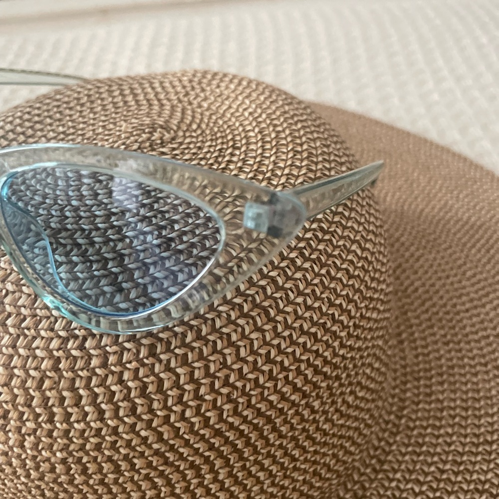 Stylish Blue-Tinted Cat Eye Glasses - Picture 3 of 7